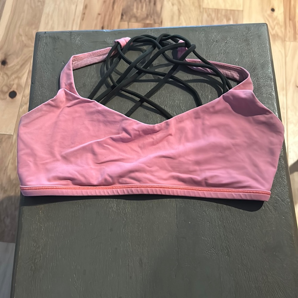 Free to be wild Lululemon sports bra SIZE 6